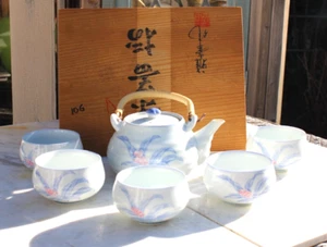 Japanese Arita ware Porcelain Tea Pot & Cups Yunomi Floral White Signed Sencha - Picture 1 of 14