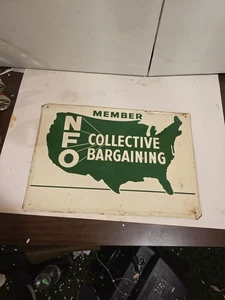 Insegna Vintage Originale Membro NFO Collettivo Contrattazione Metallo Fattoria 20"x14" - Foto 1 di 5