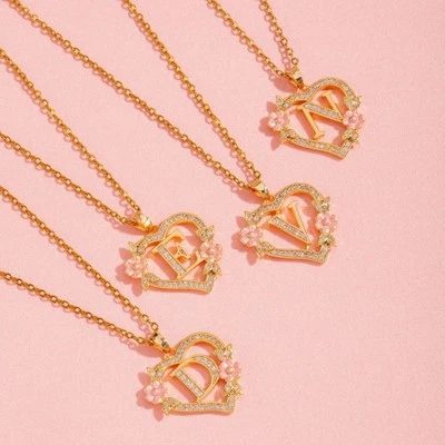 Collana con fiori a forma di cuore affascinante dal design unico e dimensioni co - Immagine 1 di 4