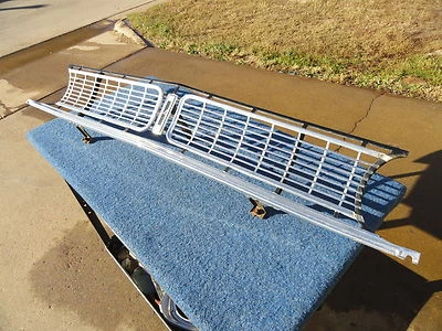 Ford Falcon GRILL 1968 68 1969 69 1970 70 Nice Used Original Foto 1 de 4