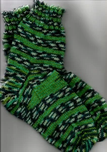 HAND KNITTED WOOL BLEND SOCKS - SHADES OF GREEN 24cm foot - Picture 1 of 1