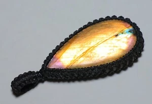 67 KT MAKRAMEE BIRNE ANHÄNGER 100 % NATÜRLICH MULTI FEUER LABRADORIT EDELSTEIN AA-145 - Bild 1 von 6