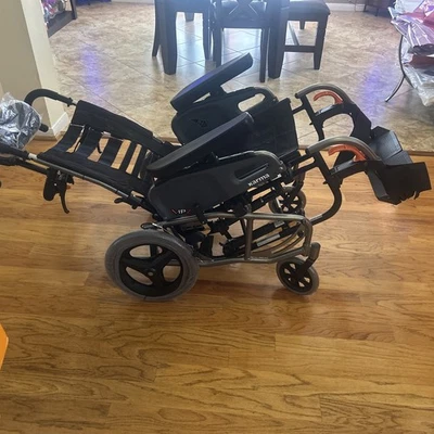Silla de ruedas Karman Healthcare K-VIP2 43 lb inclinable en el espacio y reclinable transporte Foto 1 de 4