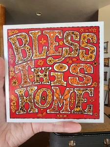 Placa de remache retro Flower Power azulejo de cerámica Japón de colección años 70 “Bless This Home” - Imagen 1 de 8