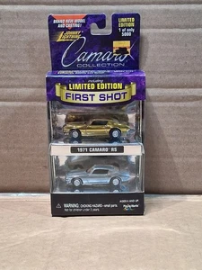 Chevy Camaro RS 1971 Johnny Lightning Camaro Collection 1:64 juego de dos autos - Imagen 1 de 2