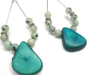 Pendientes colgantes hechos a mano de plata esterlina verde azulado y piedras preciosas de jaspe de sésamo con cuentas Foto 1 de 4