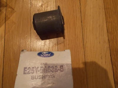 Nuevo de Lote Antiguo 1984-1987 Lincoln Continental fijación inferior brazo superior buje E25Y-5A63 Foto 1 de 2