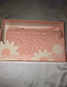 Betsey Johnson Pink Quilted Daisy Faux Leather ZA Wallet + Strap NWT & Box - Picture 1 of 17