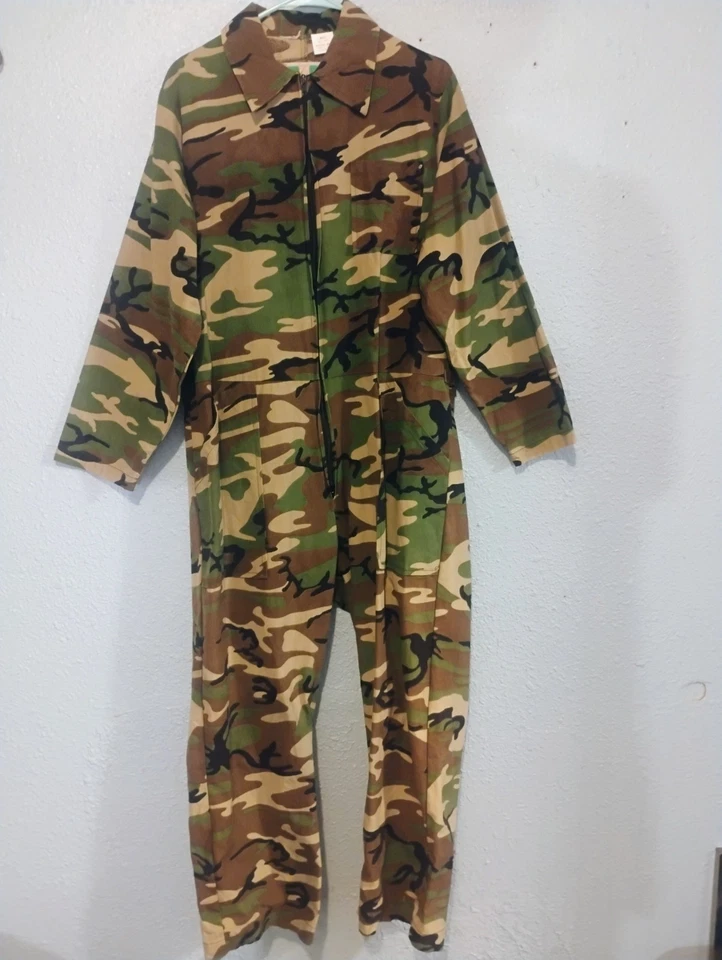 Vintage Game Winner Camouflage Coveralls Men's L Large Jumpsuit Hunting Camo - Image 1 of 4