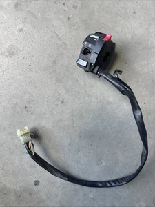 Suzuki DL 650 Vstrom Switch Block Handlebar L/H 2012-2015 Oem 37400-11J00 - Picture 1 of 11