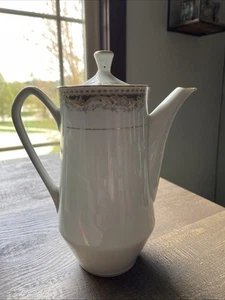 Signature Collection Queen Anne Coffee Pot Teapot with lid 9 1/4" Tall Excellent - Picture 1 of 8