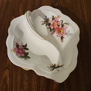 ROYAL ALBERT PRAIRIE ROSE HANDLED LEAF DISH Nut Candy Trinket EUC - Picture 1 of 6