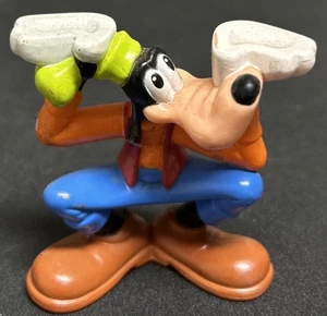 Pippo Testa di Cane Stand Mano PVC Figura Statuina Giocattolo 2008 2 1/2” Disney Mattel - Foto 1 di 9