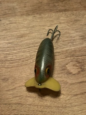 Винтажная пластиковая рыболовная приманка для губ времен Второй мировой войны от Fred Arbogast без 1 крючка - Изображение 1 из 3