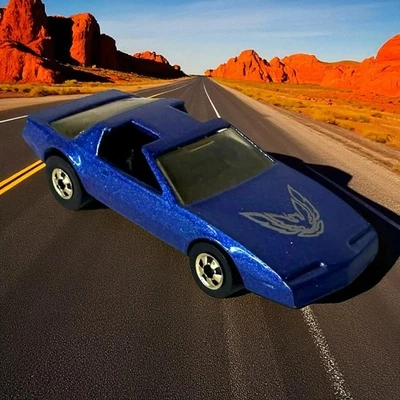 Pontiac Firebird 1982 azul transmisión automática Hot Wheels vintage con ruedas doradas Hong Kong Foto 1 de 4