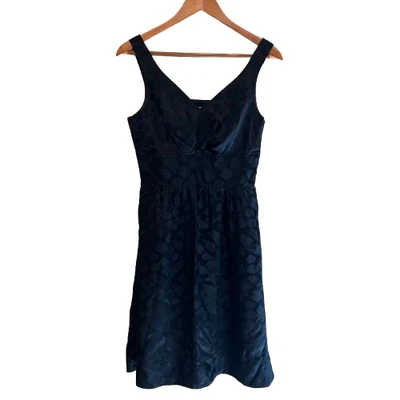 White House Black Market 100% 真丝黑色 A 字鸡尾酒礼服 4 码假日 — 第 1/4 张图片