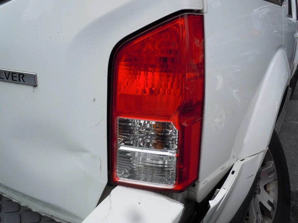 Luz trasera Nissan Pathfinder 2005-2012 montada en cuarto de panel pasajero derecha derecha derecha Foto 1 de 1