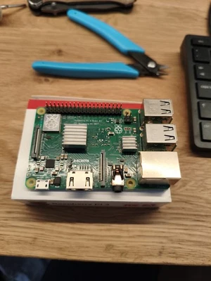 Raspberry Pi 3 Model B (1GB, ARM Cortex-A53, 1,2 GHz) Mini PC - Imagen 1 de 2