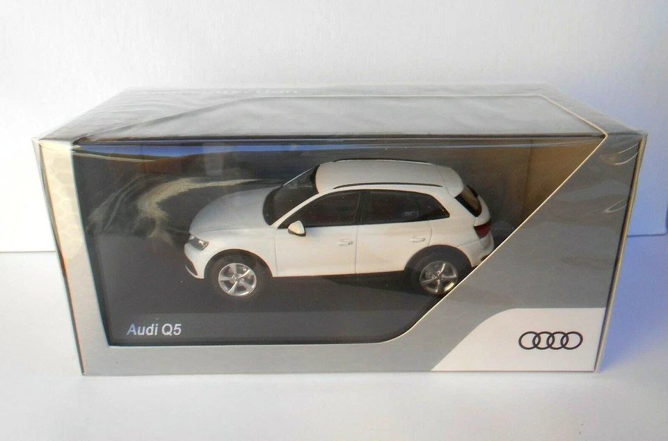 DIE CAST  AUDI Q5 Ibis White  - 501.16.056.31 SCALA 1/43  - Immagine 1 di 1