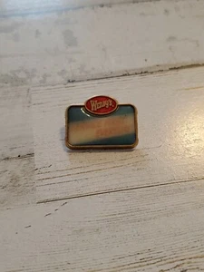 Prendedor de colección Wendy's de comida rápida servicio de hamburguesas primer día para empleados cg - Imagen 1 de 2