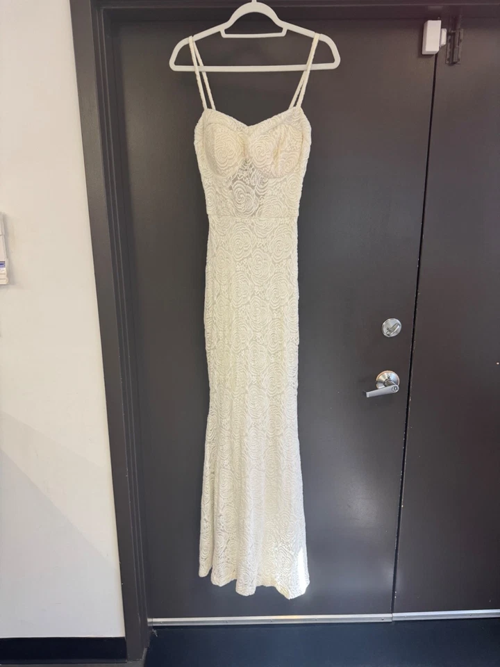 White Lace Prom/Gown Size M - Image 1 of 4