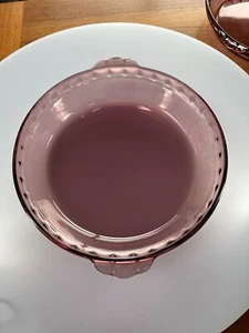Vintage Trad Wife Pyrex Cranberry Glas geriffelte Kuchenform #229 gekräuselt tiefe Schale (2) - Bild 1 von 8