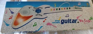 chitarra giocattolo Rock per bambini da tre anni in su. - Foto 1 di 2