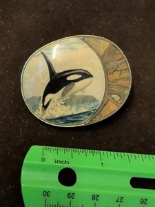 Vintage Sterlingsilber Wal Orca Scrimshaw bemalt handgeschnitzte Schnalle gesungen? - Bild 1 von 5