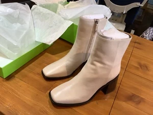 Sam Edelman ladiesWinnie ivory leather ankle boots size 8M - Picture 1 of 9