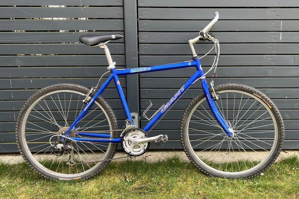 Giant Mountainbike Boulder 510 Sports 21-Gang Shimano Top Zustand - Bild 1 von 4