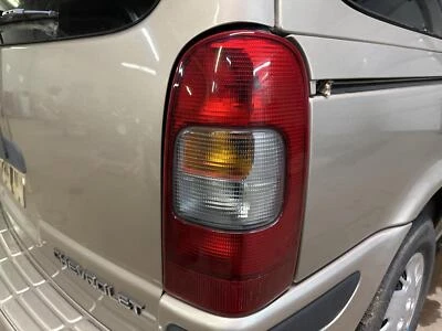 Conjunto de luz trasera derecha usado se adapta a: Chevrolet Venture 2002 grado derecho A Foto 1 de 4