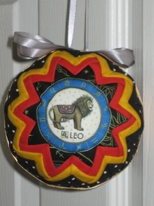 Löwe; Sternzeichen; 4 Zoll Stoff Runde Kugel Ornament, Made in USA - Bild 1 von 2