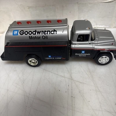 1957 年 Goodwrench 雪佛兰坦克卡车 1: 25 ERTL PRESTIGE 系列 — 第 1/4 张图片