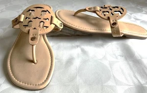 Sandalias Chanclas Tory Burch MILLER Beige Charol Logo Correa en T 8.5 - Imagen 1 de 4