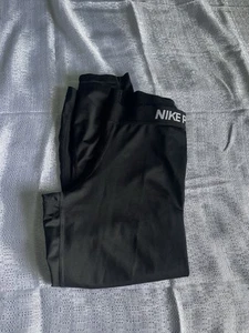 Nike Pro Black Capri Athletic Leggings Size Medium - Picture 1 of 7