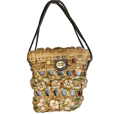 Cartera caja vintage años 60 con asa superior de paja con flores de rafia hecha en Filipinas Foto 1 de 4