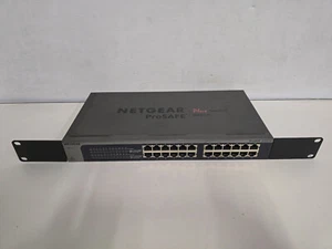 NetGear ProSafe JGS24E 24-portowy przełącznik Ethernet do montażu w szafie rackowej z uchwytami w szafie - Zdjęcie 1 z 3