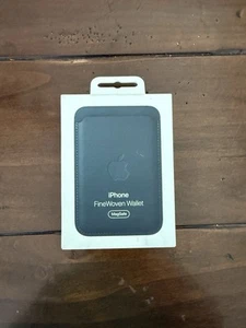 đ„BRAND NEW IN BOX! Apple iPhone FineWoven Wallet with MagSafe GREAT DEAL! đ„ - Photo 1 sur 6