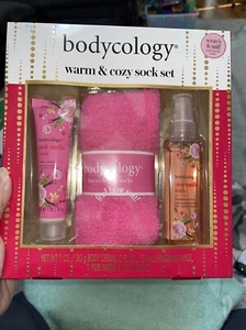 Bodycology Cozy Sock Set Body Cream and Fragrance Mist Pink Vanilla Wish New - Picture 1 of 7