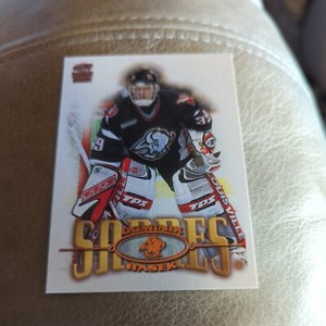2000-01 Pacific Paramount Copper Dominik Hasek #30 HOF