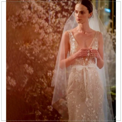 $5990 Monique Lhuillier Etoile Embroidered Lace Runway Bridal Gown with Train   - Image 1 of 4