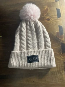 Guess Beanie mit Bommel rosa  - Bild 1 von 3