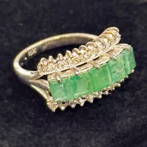 Anello vintage in oro bianco 18 kt con smeraldo e diamanti mischia tg. 4,75 (YiA) 50-2 - Foto 1 di 12