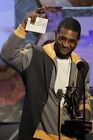 Usher Unsigned 6" x 4" Photo - Handsome American R&B singer *10