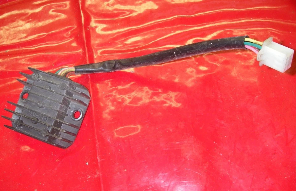 SPANNUNGSREGLER REGLER GLEICHRICHTER GOVERNOR RECTIFIER QUAD XIONGTAI 250 - Image 1 of 1