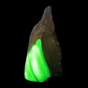 Carmel Glass Tipped Art Glass Cullet Glowing Uranium Manganese Slag #4GM246 - Picture 1 of 7