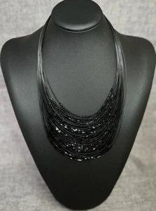 Parure collier et boucle d'oreille en perles de rocaille noir - Fait main. - Imagen 1 de 1