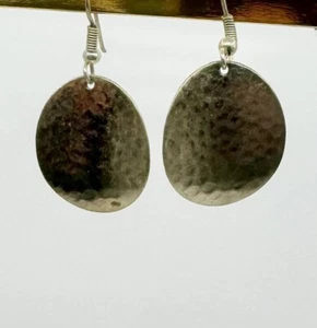 Pendientes colgantes vintage de latón martillado con forma ovalada - Imagen 1 de 1
