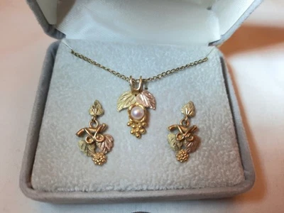 Black Hills Gold 18" Necklace & Earring Set, Coleman Box, Grape Leaves, Pearl - Image 1 of 4