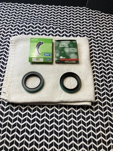 Differential Pinion Seal SKF CR 19273 lot of 2 - Picture 1 of 2